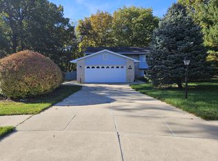 487 Timber Lake Dr, Lowell, IN 46356