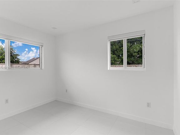 3rd image of 2507 Island Dr #2507