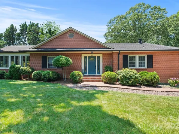 747 9th St NW, Hickory, NC 28601