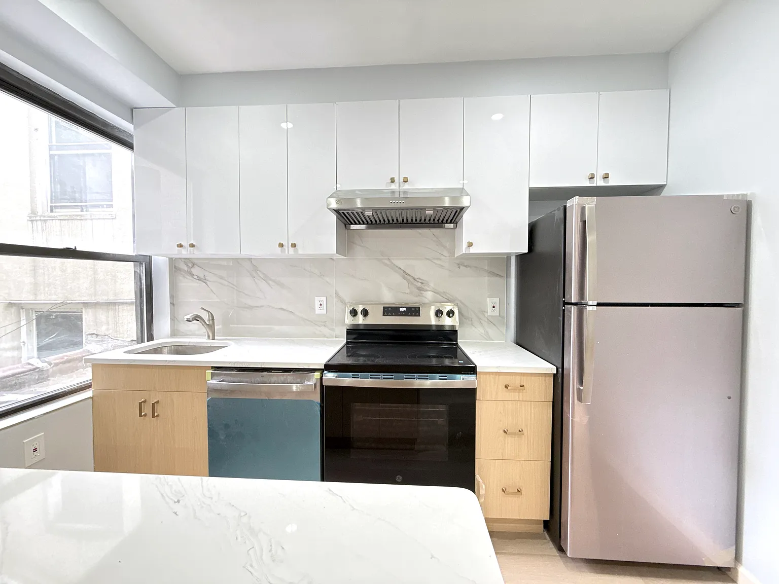 23-17 Steinway Avenue — Photo 2