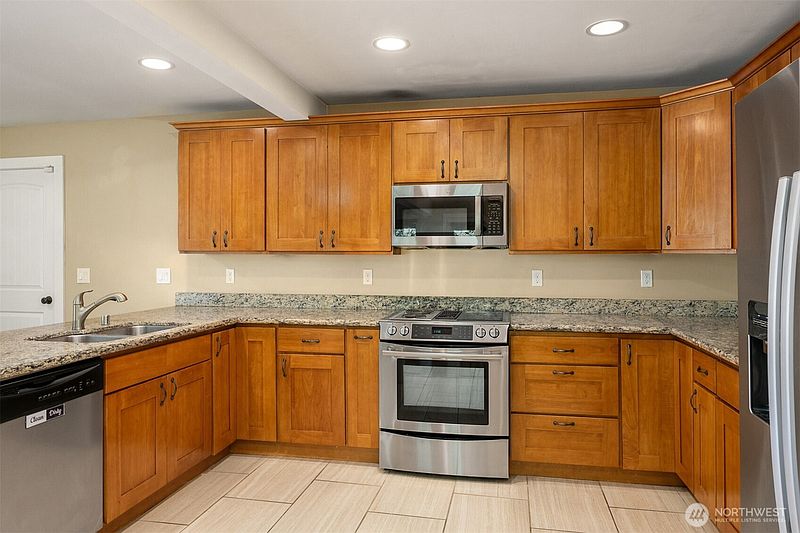 3rd image of 10217 148th Avenue SE