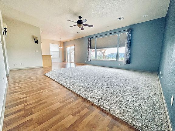 3rd image of 1874 NE Sunset Loop Dr