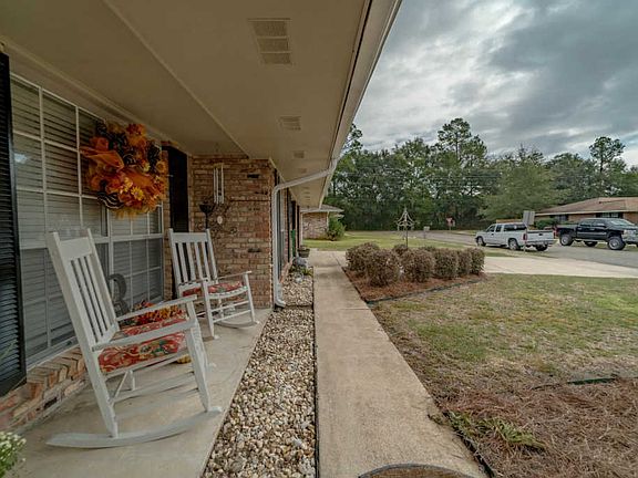 3rd image of 739 Parkwood Dr