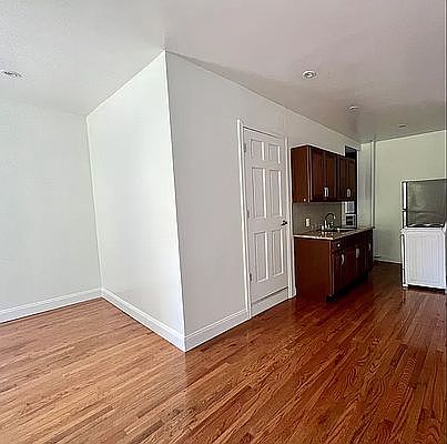 4th image of 160 Prince St APT 6
