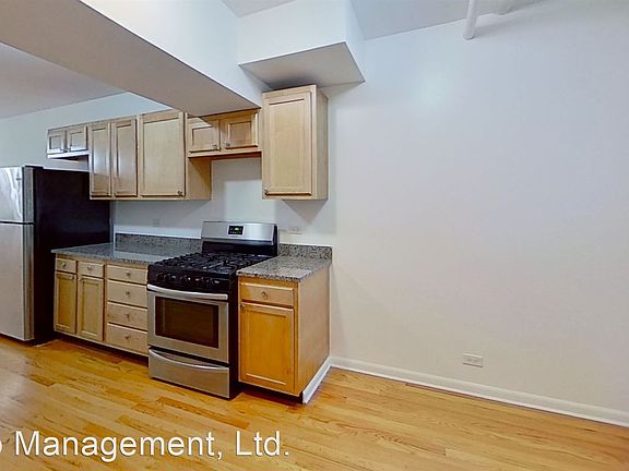 4th image of 702 W Barry Ave #704