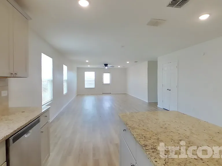 1125 Waggoner Dr — Photo 5