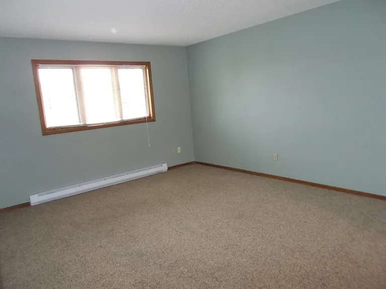 321 Aristocrat Dr — Photo 3