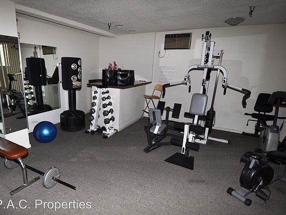 3rd image of 4414 Woodman Ave APT 204