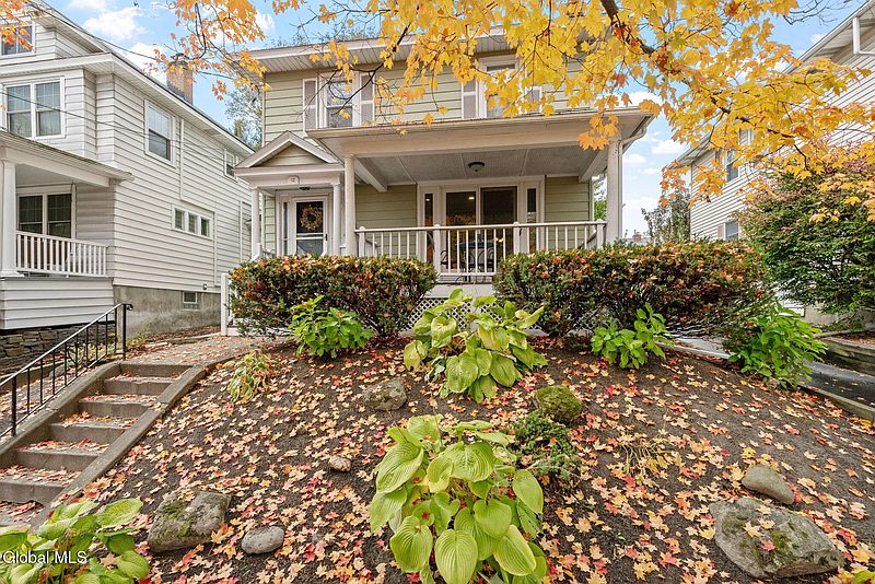 3rd image of 12 Fairlawn Avenue