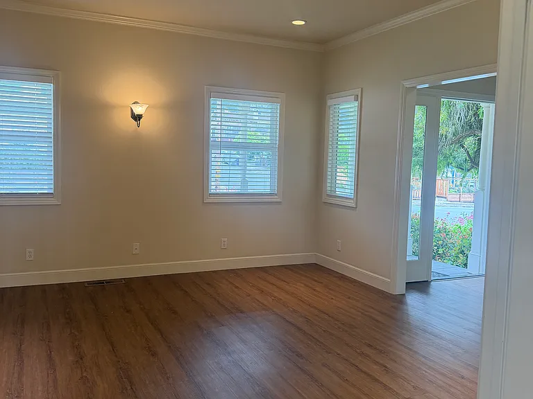 213 Valencia Ave — Photo 12
