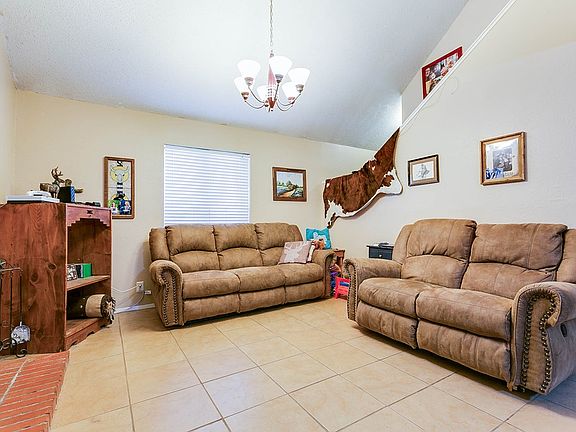 2nd image of 2743 Eunice Dr