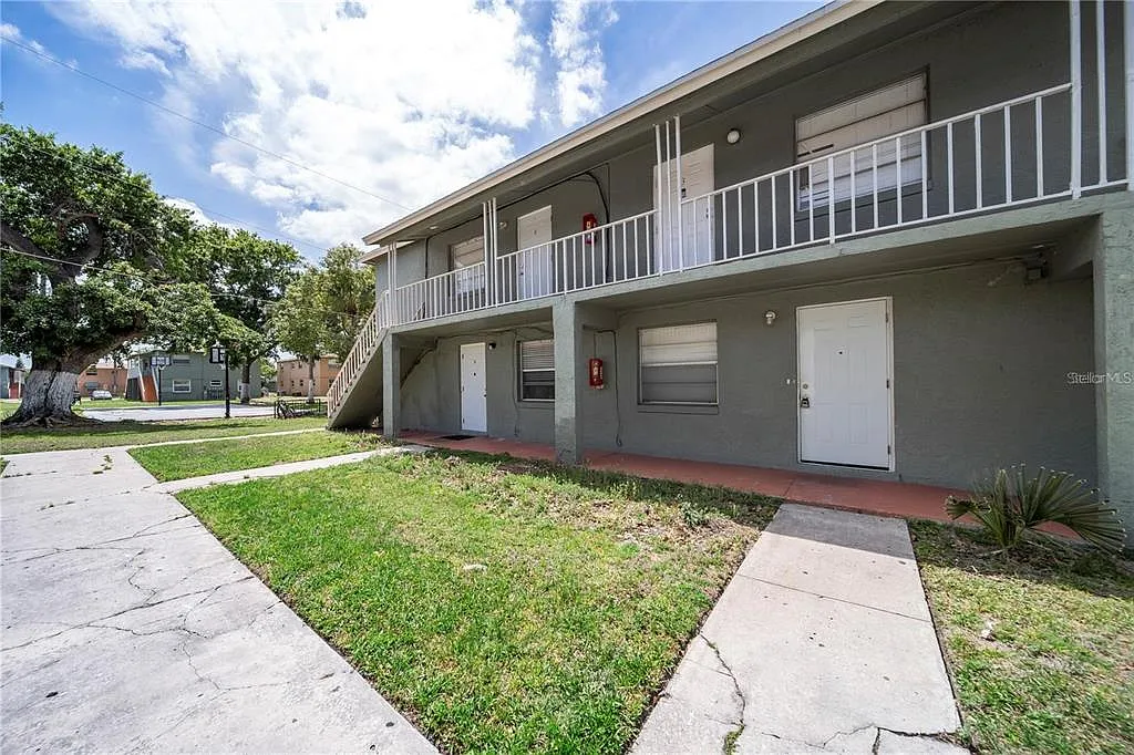 2 bed, 1.0 bath, 784 sqft, $1,350 — Photo 1