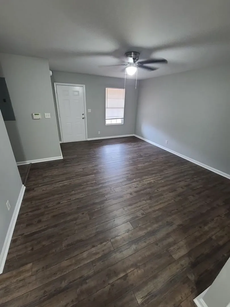 Dorothy's Place - 529 Railroad Street — Photo 2