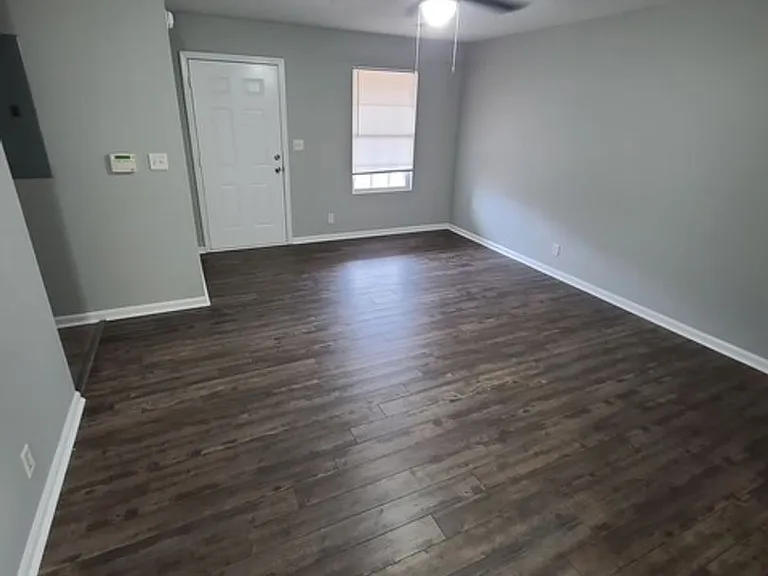 529 Railroad St — Photo 2