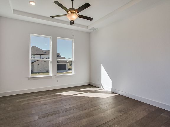 5th image of 313 Northcrest