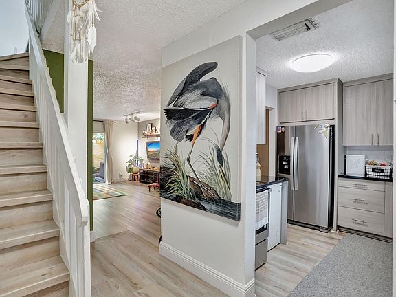 2nd image of 4117 NE 21st Terrace