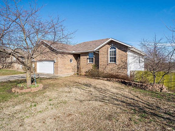 4th image of 804 S Berry Ln