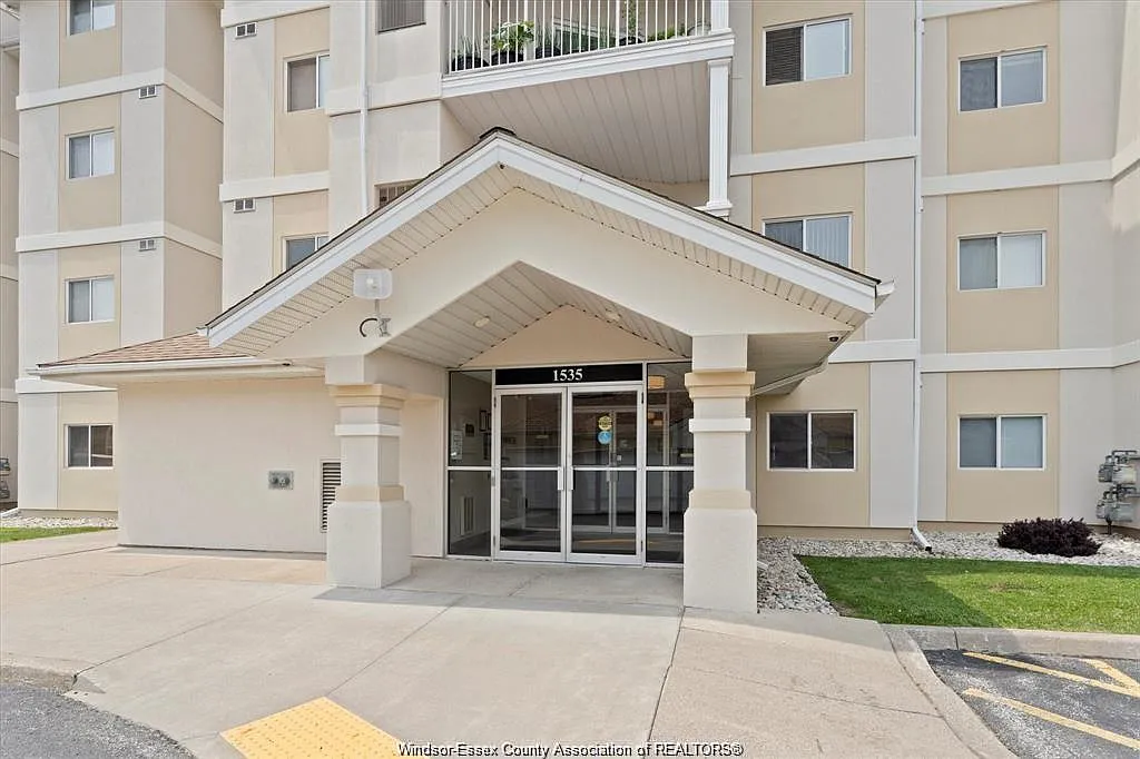 1535 Grand Marais Rd W #301 photo 1