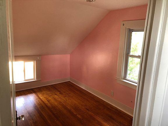 5th image of 217 S Walnut St