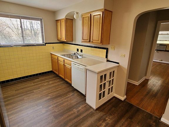 4th image of 2616 Leslie Ave #2