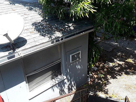 2nd image of 1133 Grove St Unit 4