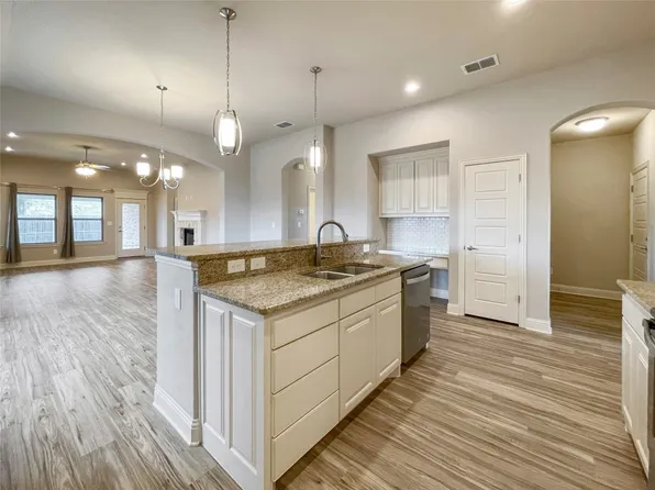 633 Zachary Dr, Weatherford, TX 76087