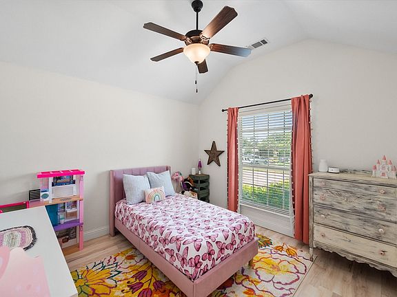 5th image of 1815 Clearbrook Ln