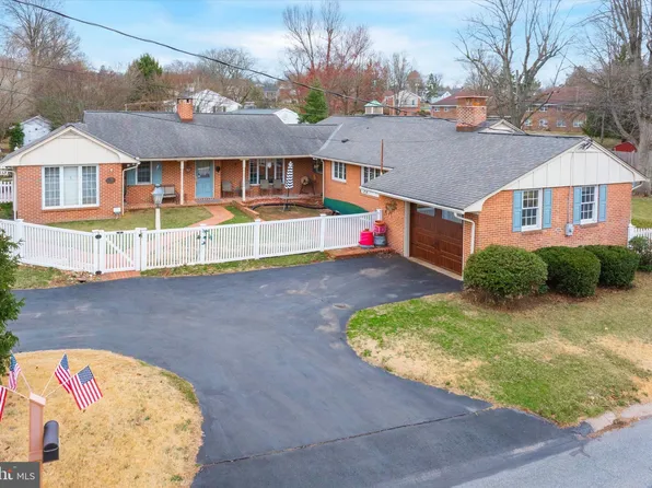 203 Chestnut St, Birdsboro, PA 19508