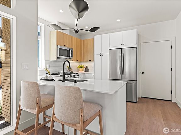 5th image of 3026 NE 95th Street #B