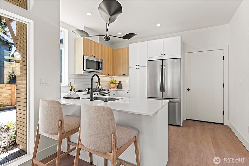 5th image of 3026 NE 95th Street #B