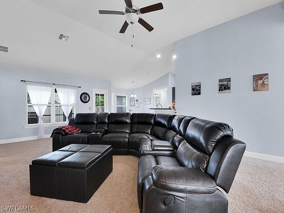 4th image of 4000 NE 8th Place Cpe