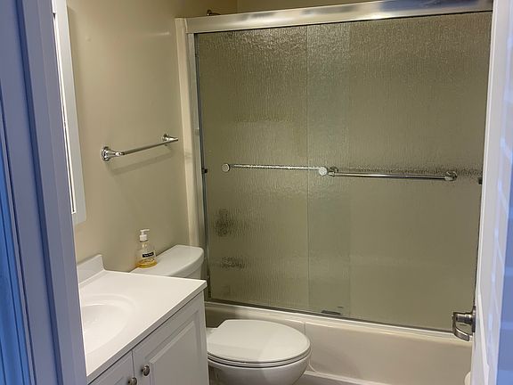 3rd image of 435 S Clay Ave APT 1