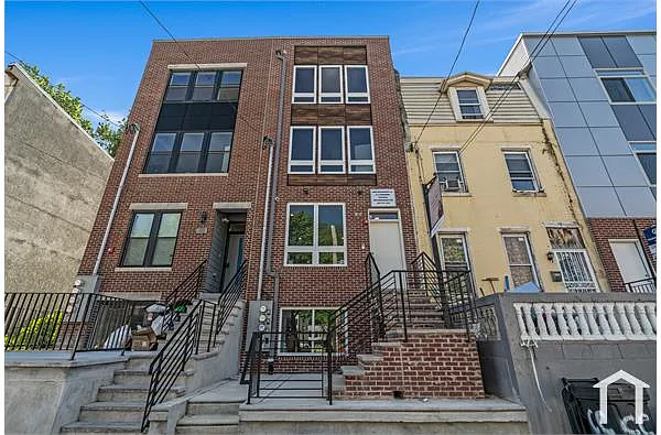 Building Photo - 2220 N Franklin St #C