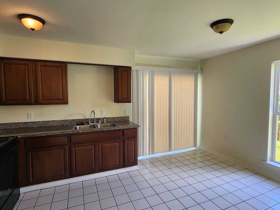 1st image of 3417 Golden Dr #D
