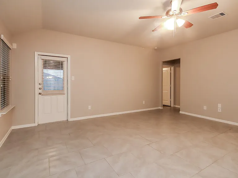 407 Ashley Falls Ln — Photo 3