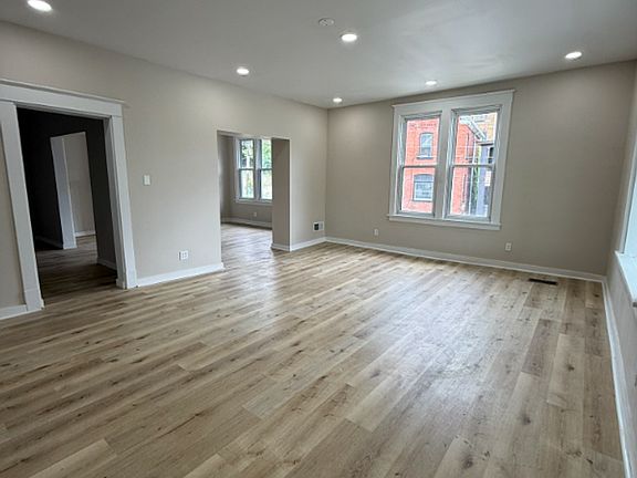 2nd image of 1100 Kenneth Ave
