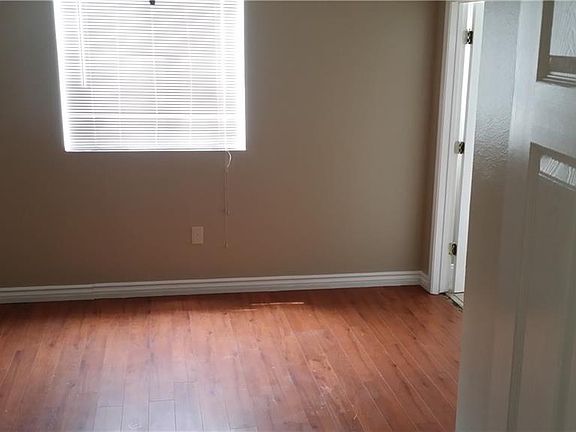 4th image of 2311-13 Robert E Lee Blvd