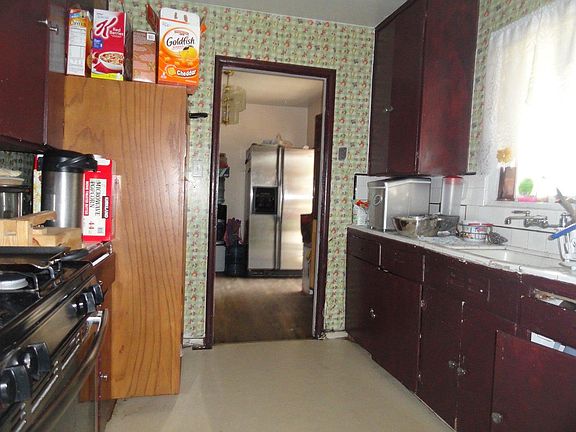 2nd image of 7 Birch Ln