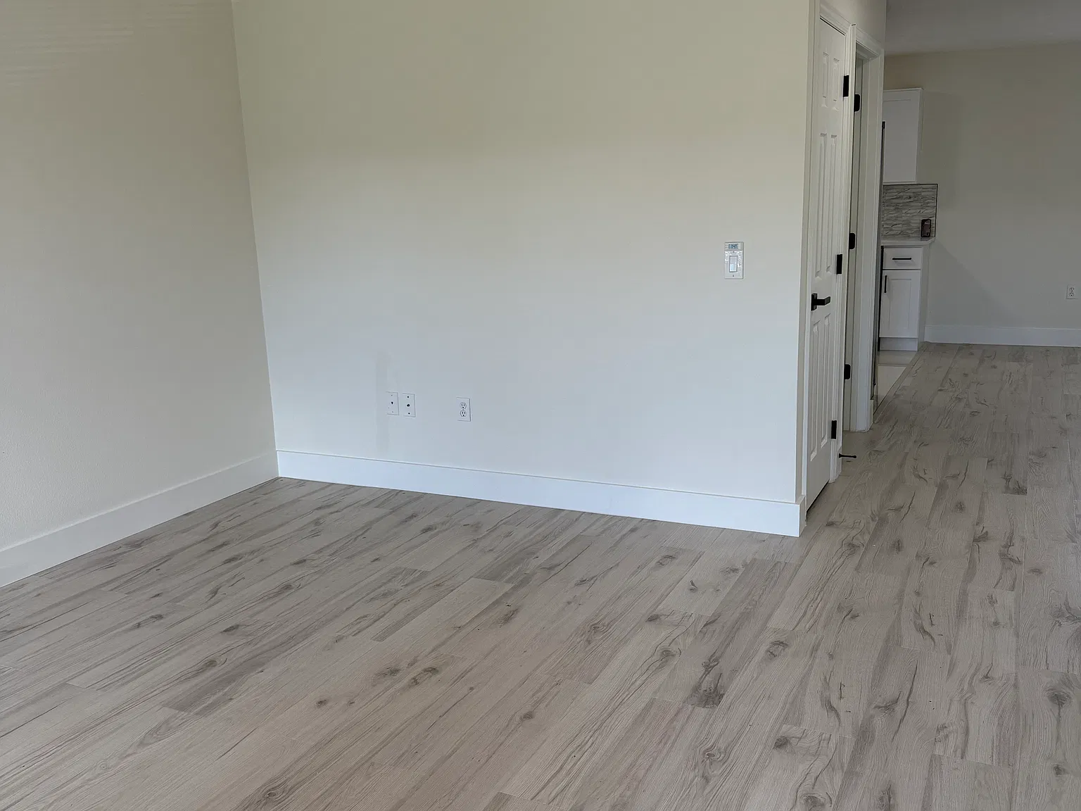 3 bed, 2.5 bath, 1500 sqft, $2,100 — Photo 2