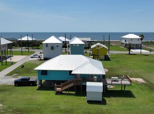 121 Peach St, Grand Isle, LA 70358