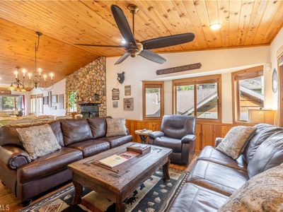 39789 Forest Rd, Big Bear Lake, CA, 92315