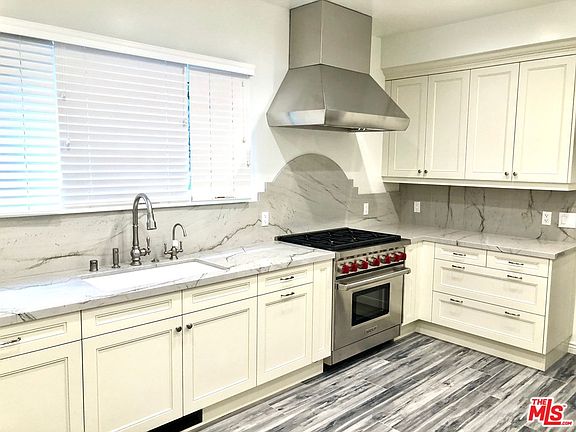 2nd image of 205 El Camino Dr