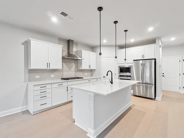 407 Renwood Trl — Photo 2