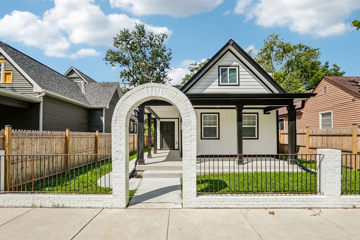 N Tacoma Ave-S2508-001.jpg