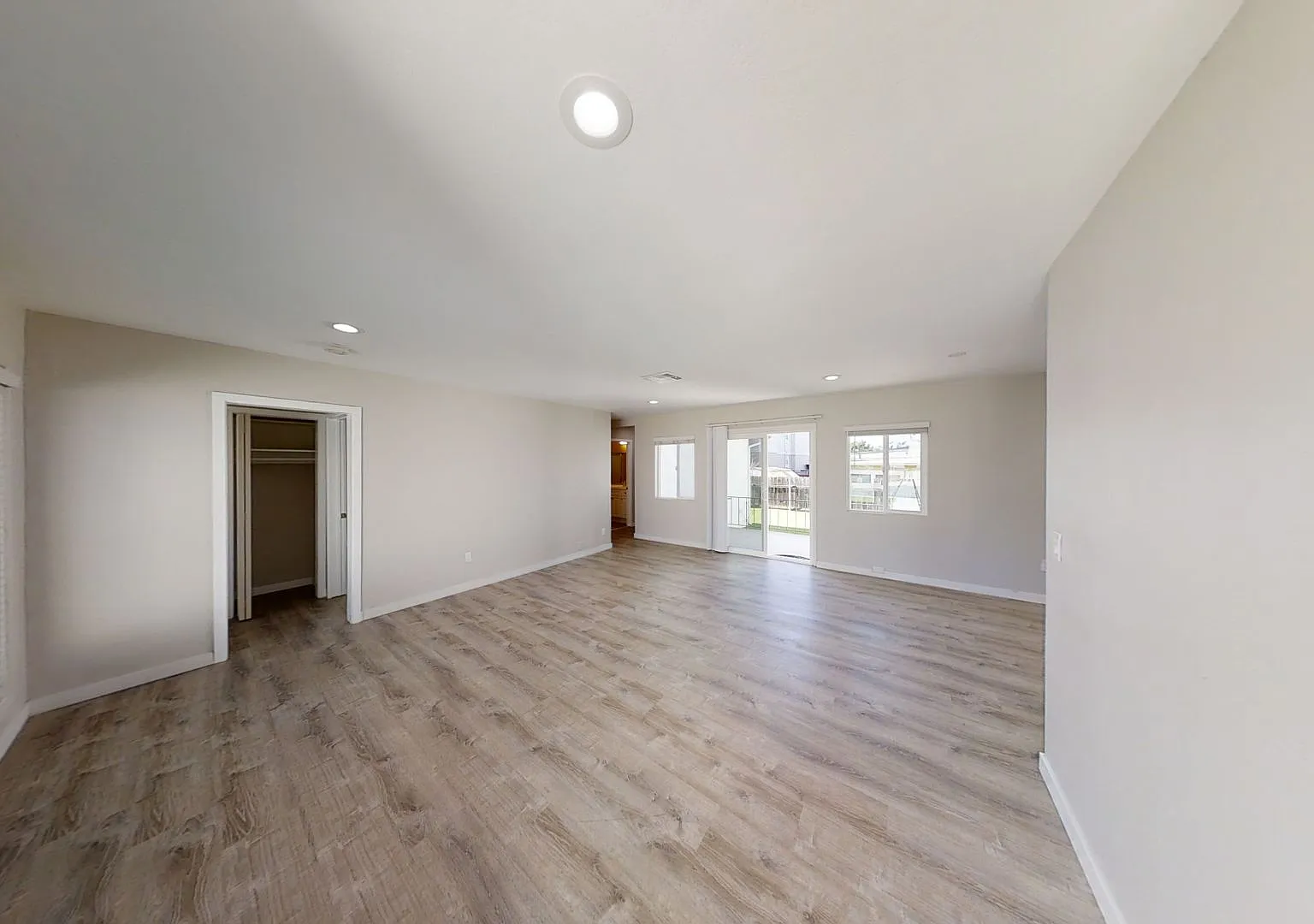 Beautiful 7BD/4BA on Mary — Photo 3