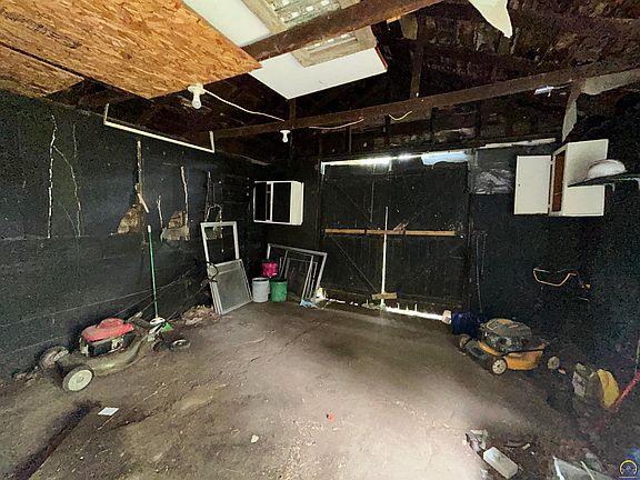 5th image of 1320 NW Central Ave