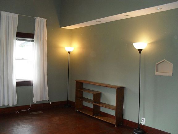 3rd image of 2320 W Kilgore Ave