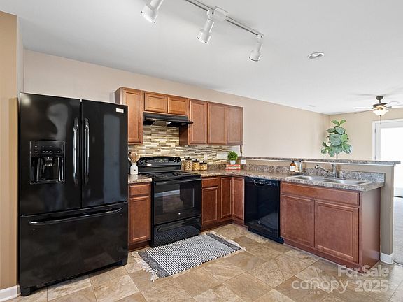 3rd image of 567 Fawnborough Ct
