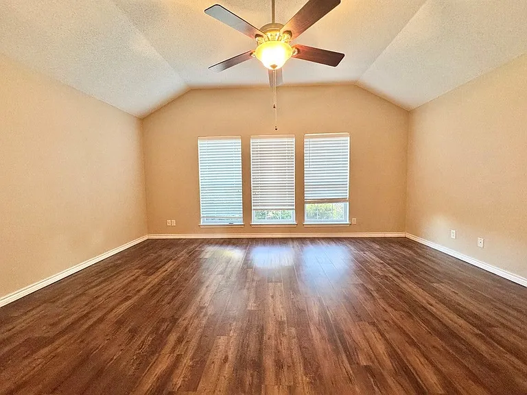 3537 Grandview Dr — Photo 8