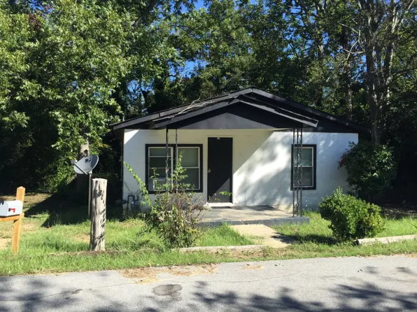 512 Bryant St, Waynesboro, GA 30830